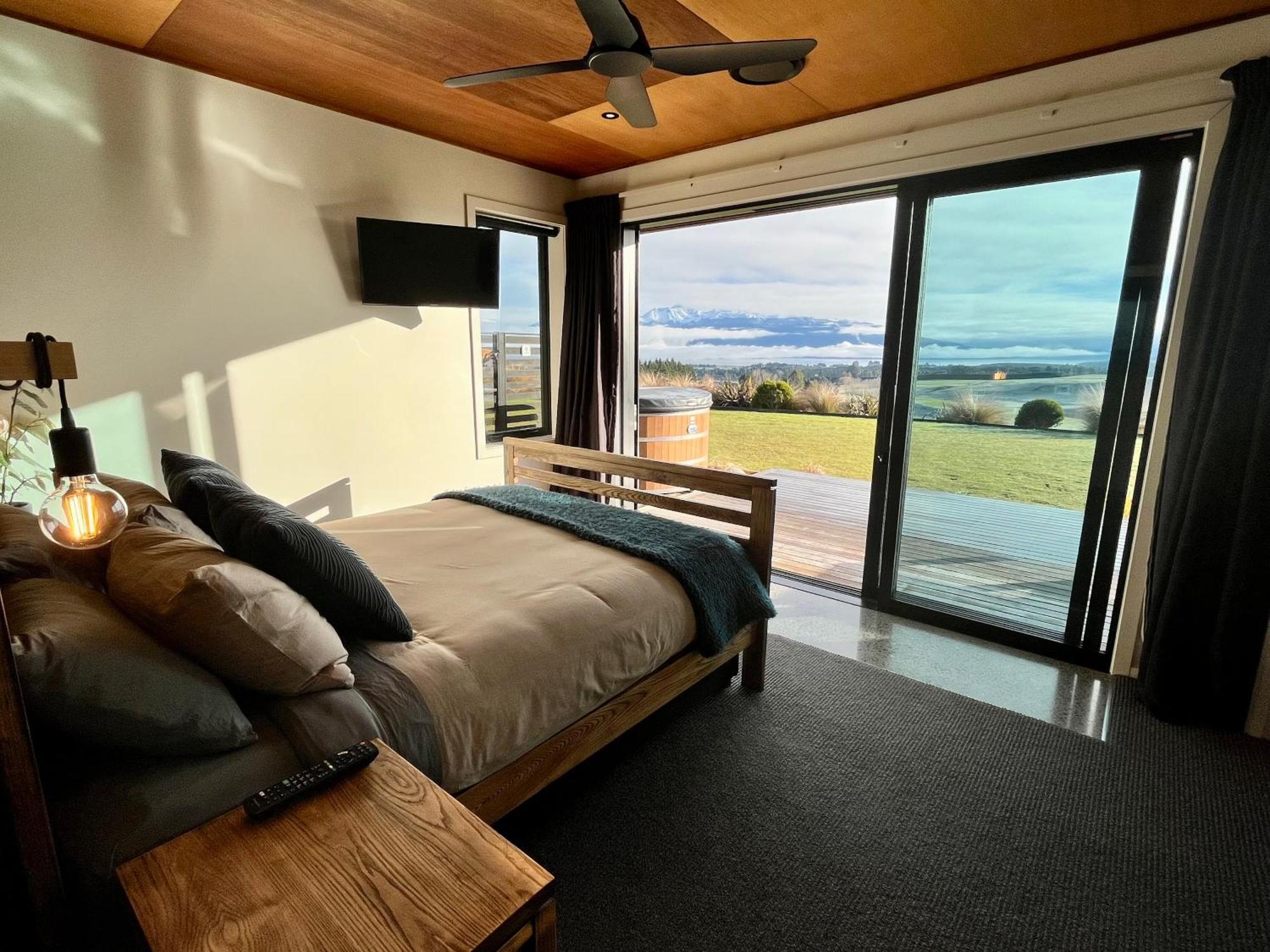 Fiordland Eco-Retreat -- Panoramic Views -- Hot Tub Villa Te Anau Kültér fotó