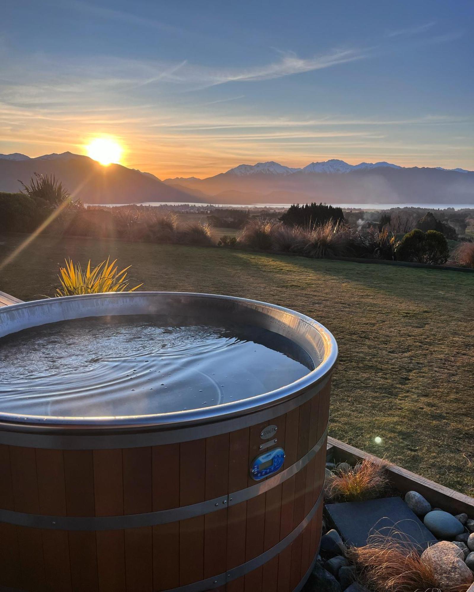 Fiordland Eco-Retreat -- Panoramic Views -- Hot Tub Villa Te Anau Kültér fotó